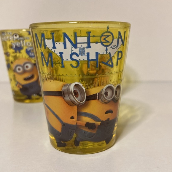 MINION Shot Glasses x4 - Picture 5 of 8